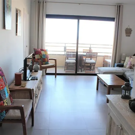 Fantastic 2 Bd Sea Views Apartment